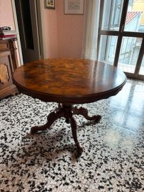 Tavolo rotondo in legno