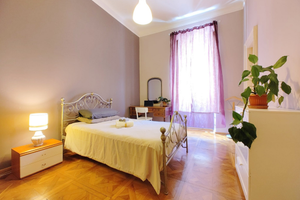 Stanza arredata in centro Trieste