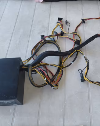 Alimentatore Cooler Master 700w Nero Pc Gaming