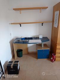 scrivania frassino con laccatura colori blu