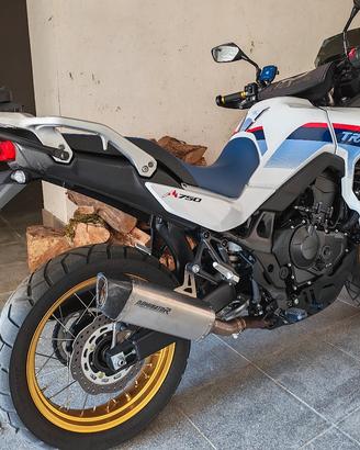 Honda XL750 Transalp 2024 - 4500 km - Accessoriata