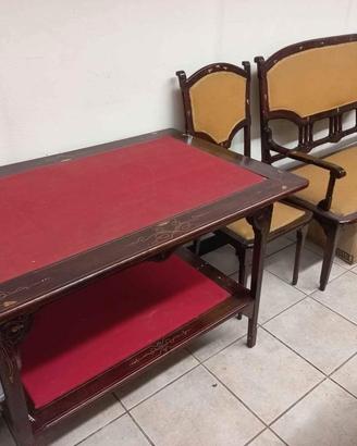 Antiquariato: tavolo da gioco, panca e due sedie