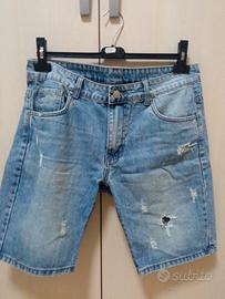 Pantaloncino jeans strappato