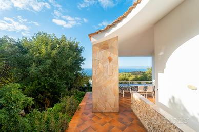 Salmagi: Villa con vista mozzafiato sul mare