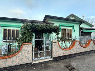 Casa indipendente con tre camere da letto