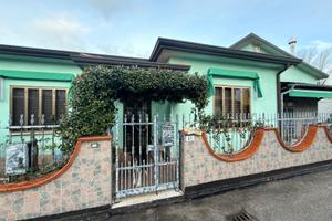 Casa indipendente con tre camere da letto