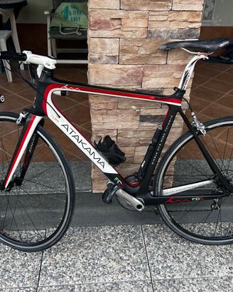 bici da corsa atakama in carbonio