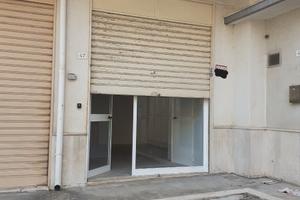 Garage, piano strada, soppalcabile con bagno