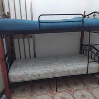 Letto a castello robusto.