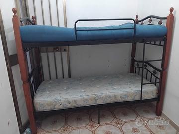 Letto a castello robusto.