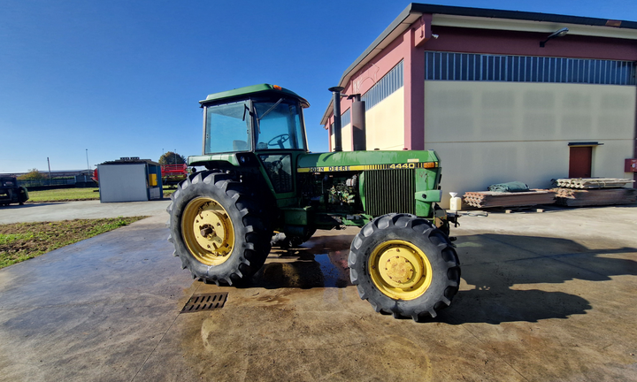 John Deere 4440 - 140 cv