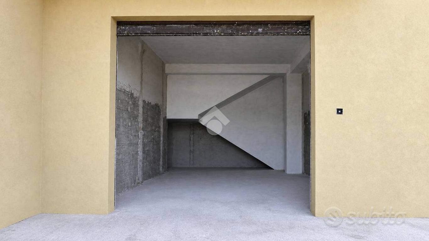 PORZIONE DI BIFAMILIARE A LUZZI - Vista 5