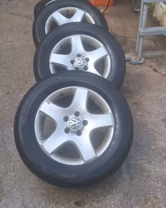 235/65R17/103VXL gomme auto con cerchi lega