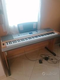 pianola tastiera Yamaha con tasti pesati