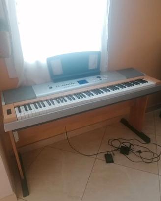 pianola tastiera Yamaha con tasti pesati
