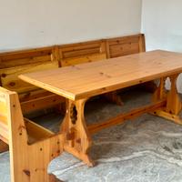 Tavolo con panca angolare