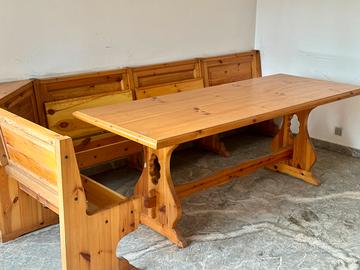 Tavolo con panca angolare