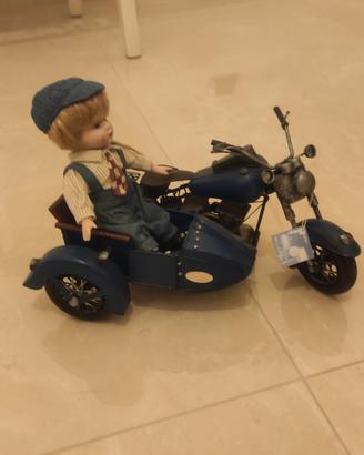 Sidecar con autista da collezione o esposizione 