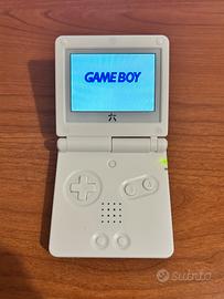 Game Boy Advance SP schermo IPS e ricarica USB-C