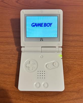 Game Boy Advance SP schermo IPS e ricarica USB-C