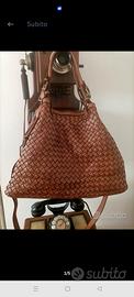 Borsa in pelle intrecciata 