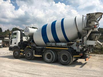Autocarro ASTRA con betoniera CIFA