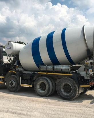 Autocarro ASTRA con betoniera CIFA