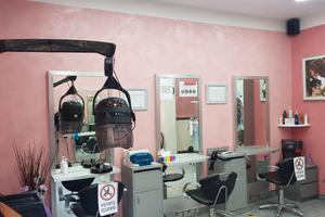 Parrucchiera attivita' acconciature