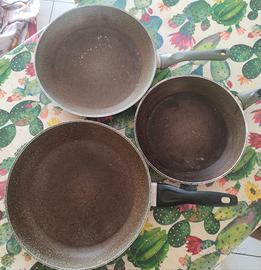 tre padelle usate ancora utilizzabili