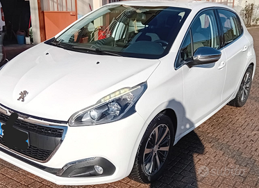 Peugeot 208 adatto a neopatentati