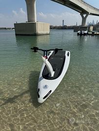 Tavola elettrica con il foil the Hydroflyer