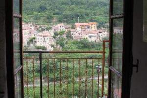 Appartamento di tre vani entroterra di Albenga