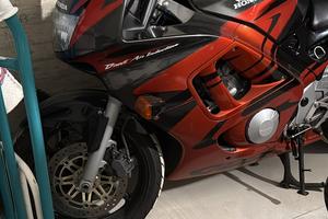Strepitosa honda cbr 600 f