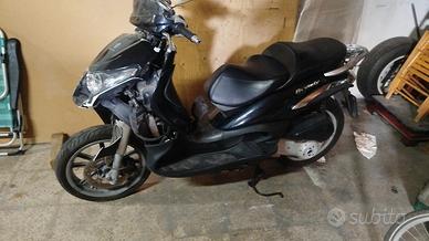 Beverly 125 incidentato 
