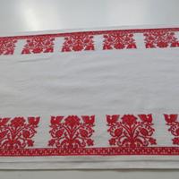 centro tavola o runner ricamati a mano