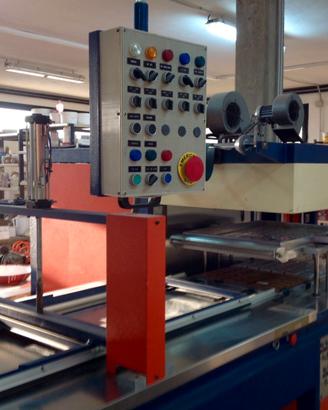 MACCHINA TERMOFORMATRICE E SKINPACK AUTOMATICA APM