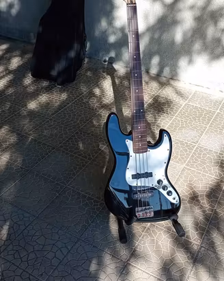 JAZZ BASS SQUIER BY FENDER