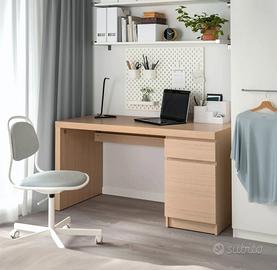 Scrivania IKEA MALM Rovere con Cassetto – Usata