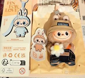 The monsters labubu  Pin for love lettera B Nuovo