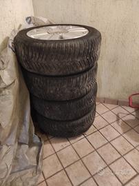 Cerchi in lega da 16, montati su pneumatici