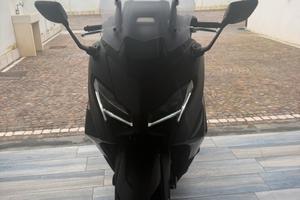 Yamaha t max 560