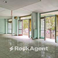 LOCALE COMMERCIALE IN PIAZZA DERNA 236