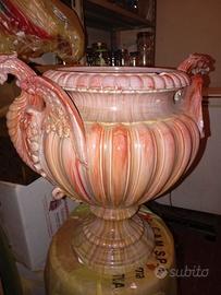 Artistico vaso in ceramica con piedistallo