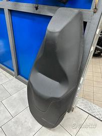 1B010824000C1 SELLA PIAGGIO MP3 530