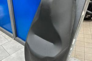 1B010824000C1 SELLA PIAGGIO MP3 530