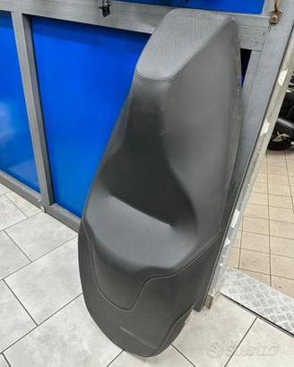 1B010824000C1 SELLA PIAGGIO MP3 530