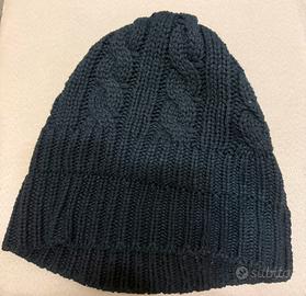 Cappello invernale lavorato a maglia