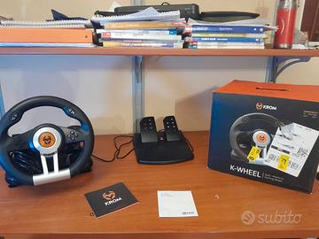 Volante e pedali per diverse console