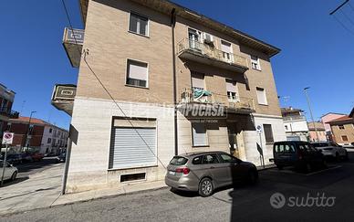 TRILOCALE CON CANTINA