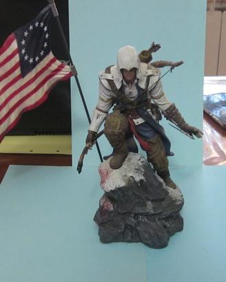STATUA ASSASSIN CREED 3 CONNOR CON BANDIERA AMERIC